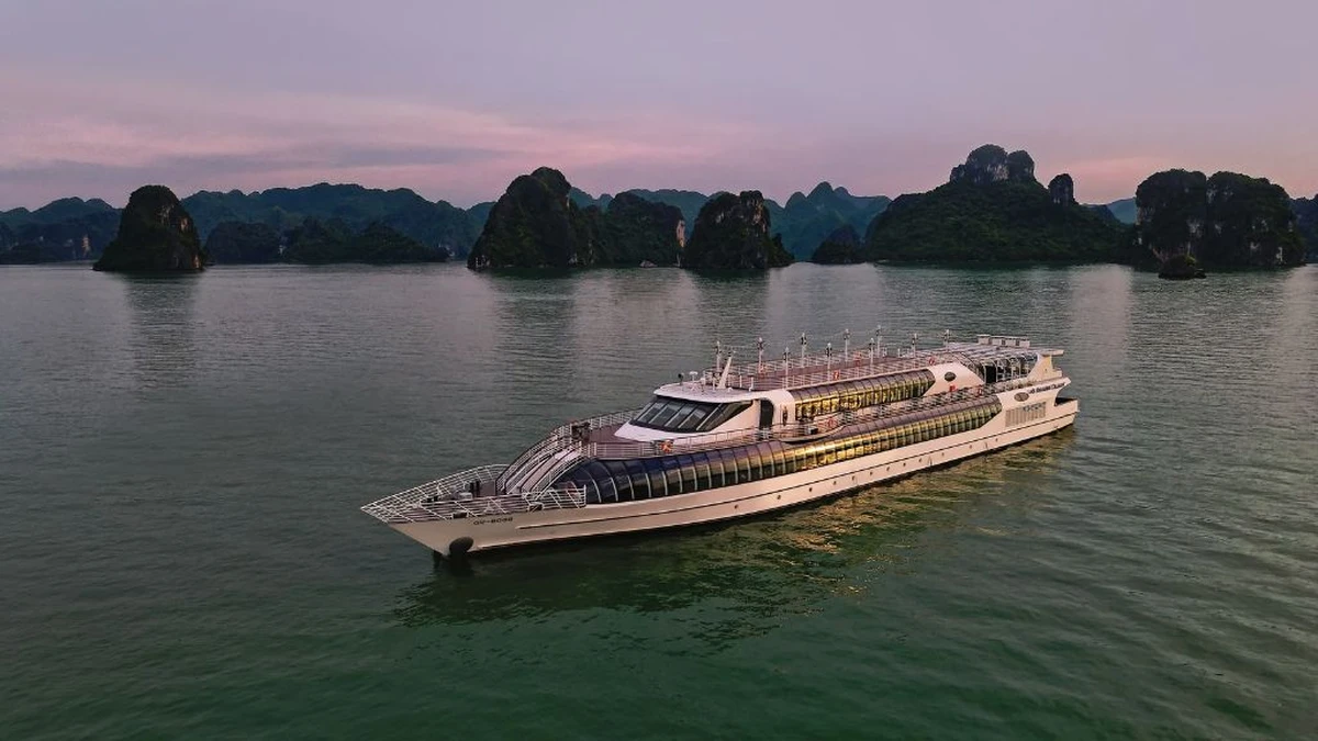 Nghỉ dưỡng trên du thuyền 5 sao Paradise Luxury (Hạ Long)