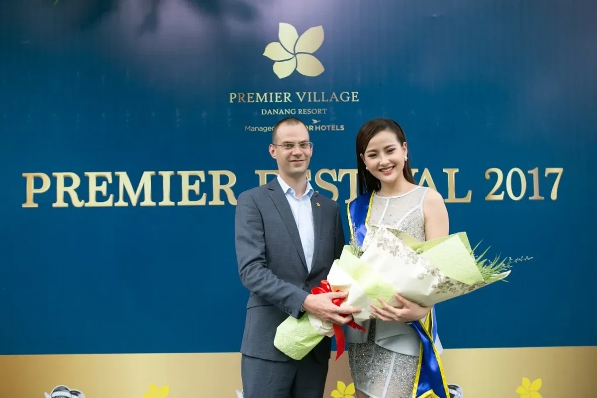 Triễn lãm cưới ngoài trời trên biển