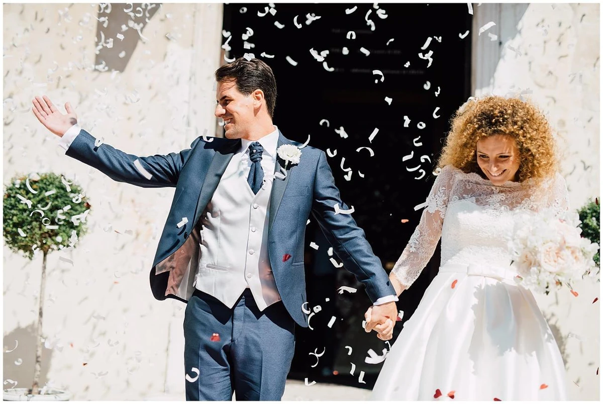 Tục ném kẹo confetti ở Ý