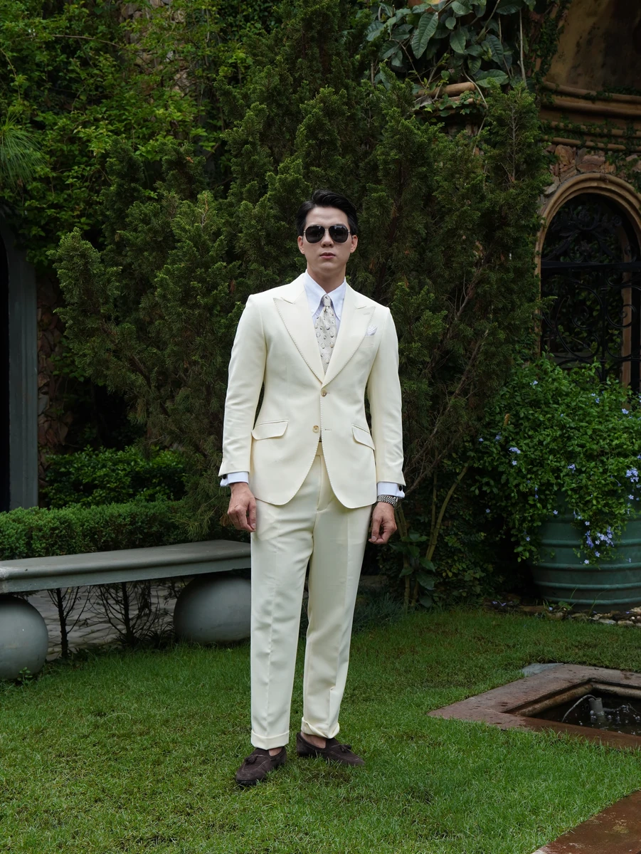 Vest trắng thanh lịch