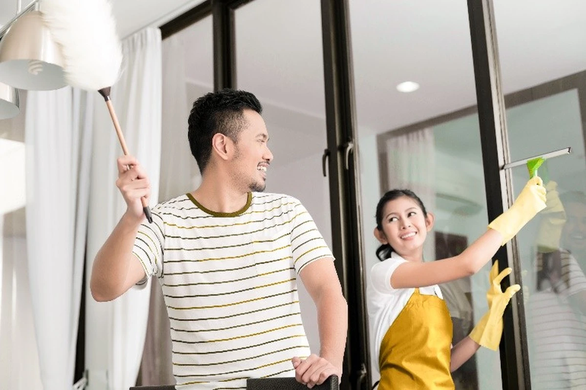 Cả 2 cùng nhau vui vẻ làm việc nhà