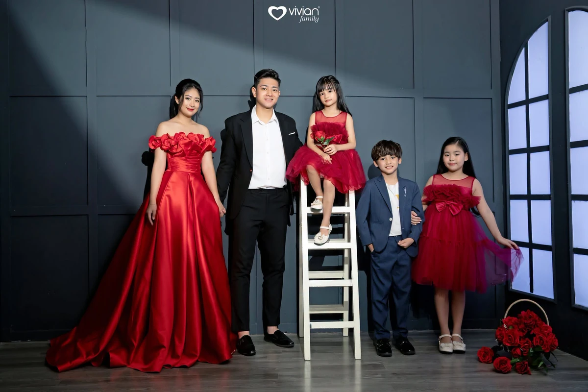 Chụp hình concept gia đình tại Vivian studio