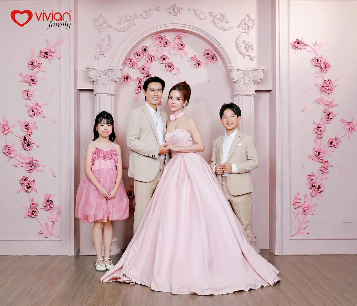 Chụp hình concept gia đình tại Vivian studio